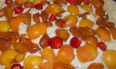 Jemný dezert s pudingovým tvarohem a meruňkami