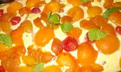 Jemný dezert s pudingovým tvarohem a meruňkami