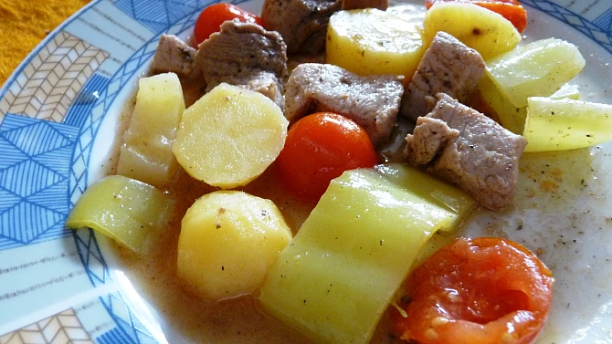 Vepřové se zeleninkou v jednom hrnci a mikrovlnce