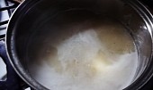 Výborná syrovátková polévka (jíšku zalijeme syrovátkou a vodou 1:1...)