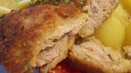 Smažené,  vepřové řízky z krkovičky v bylinkách