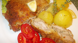 Smažené,  vepřové řízky z krkovičky v bylinkách