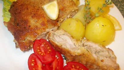 Smažené,  vepřové řízky z krkovičky v bylinkách