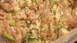 Smažené,  vepřové řízky z krkovičky v bylinkách