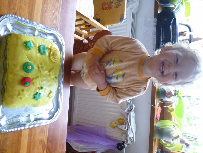 Zkouška dortu k narozeninám, to y´byla radost od mladší dcery