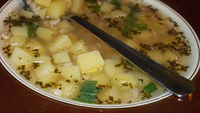 Babiččina zapomenutá, kroupová česnečka