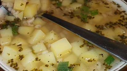 Babiččina zapomenutá, kroupová česnečka