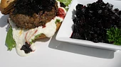 Burger s karamelizovanou řepou