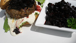 Burger s karamelizovanou řepou