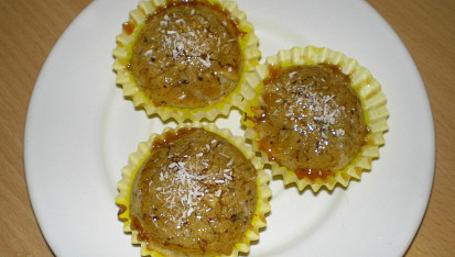 Celozrnné muffiny s medovou polevou