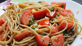 Celozrnné špagety aglio&tomato - lehké, letní a dobré