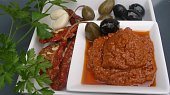 Červené pesto ze sušených rajčat