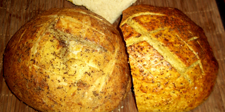 Domácí zlatý chleba