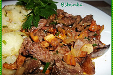 Drůbeží jatýrka na zauzené slanině s  liškama