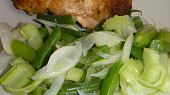 Fazolkový salát s mangoldovými řapíky