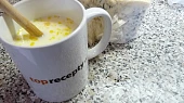 Gratinovaný květák se zelím a zapečený s nivou v mikrovlnce - CRISP, vejce s mlékem v topáckém hrníčku