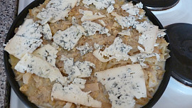 Gratinovaný květák se zelím a zapečený s nivou v mikrovlnce - CRISP