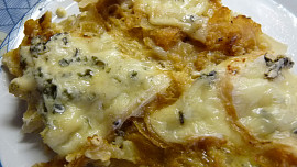 Gratinovaný květák se zelím a zapečený s nivou v mikrovlnce - CRISP