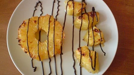 Grilovaný ananas v rumovém láku