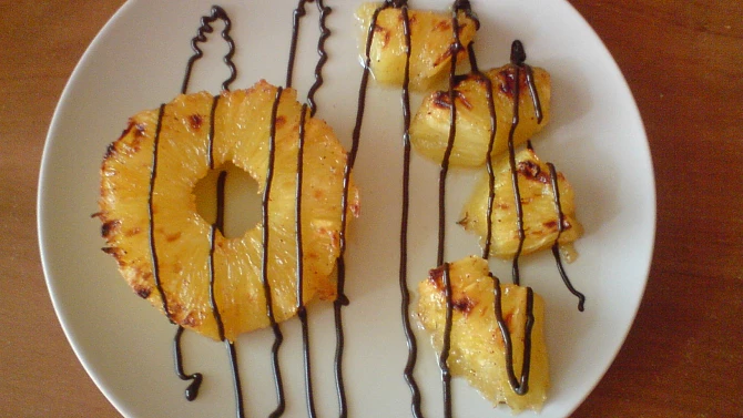 Grilovaný ananas v rumovém láku