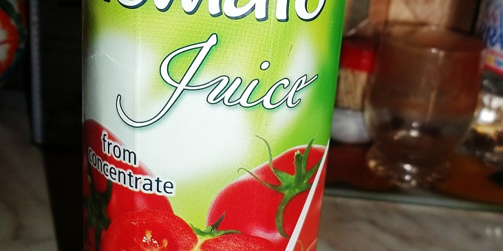 100% rajčatová šťáva...