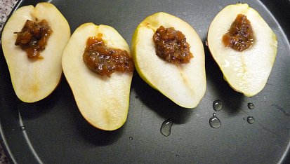 Hruška zapečená s nivou v mikrovlnce - CRISP, vydlabané hrušky s rybízovomeruňkovoananasovým džemem