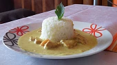 Curry kuřecí kostky s mrkví na smetaně