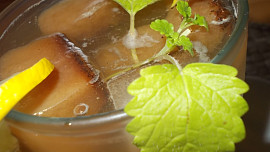 Kávovo - skořicové kostky ledu do nápoje pro muže ( ženy )