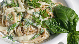 Kedlubnovo-mangoldová omáčka na těstoviny