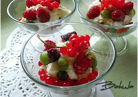 Krupice s vanilkovou smetanou a ovocem