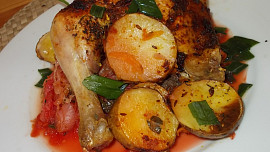 Kuře pečené  na mrkvovo-řepném a zelném polštáři