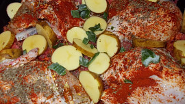 Kuře pečené  na mrkvovo-řepném a zelném polštáři