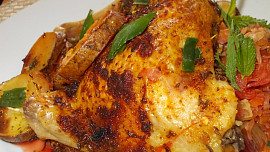 Kuře pečené  na mrkvovo-řepném a zelném polštáři