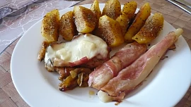 Kuřecí plátek Gyros se slaninou s sýrem