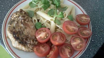 Kuřecí steak s těstovinami