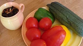 Kuřecí stehna s cuketovo-houbovou omáčkou