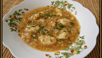 Květáková s krupicovým kapáním, s krupicovými noky