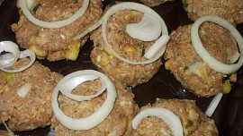 Masové kuličky s jablky, cuketou a ovesnými vločkami