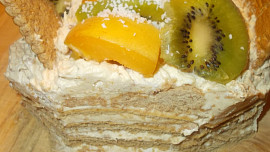 Moučník  s pudingem, oříšky a ovocem