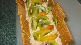 Moučník  s pudingem, oříšky a ovocem