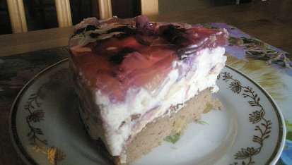 Moučník s tvarohovou pěnou a ovocem