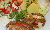 Mozaiková  sekaná,  plněná mozzarellou a anglickou slaninou