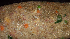 Mozaiková  sekaná,  plněná mozzarellou a anglickou slaninou