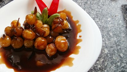 Ohnivé cibulky v balsamikové redukci