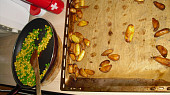 Pečená krůta s pečenými brambory a dušenou zeleninou