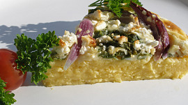 Polentový koláč s mangoldem a cibulí