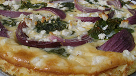 Polentový koláč s mangoldem a cibulí