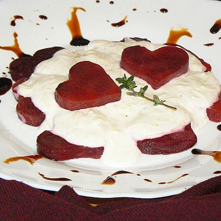 „Romantická večeře ve dvou“: Srdíčka z červené řepy
