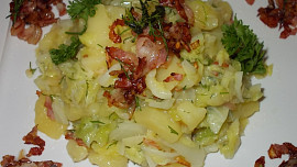 Kapustovo- bramborový salát se slaninou a koprem