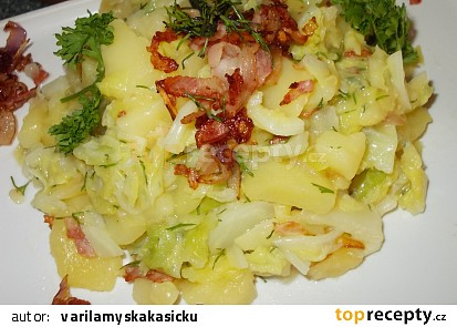Kapustovo- bramborový salát se slaninou a koprem